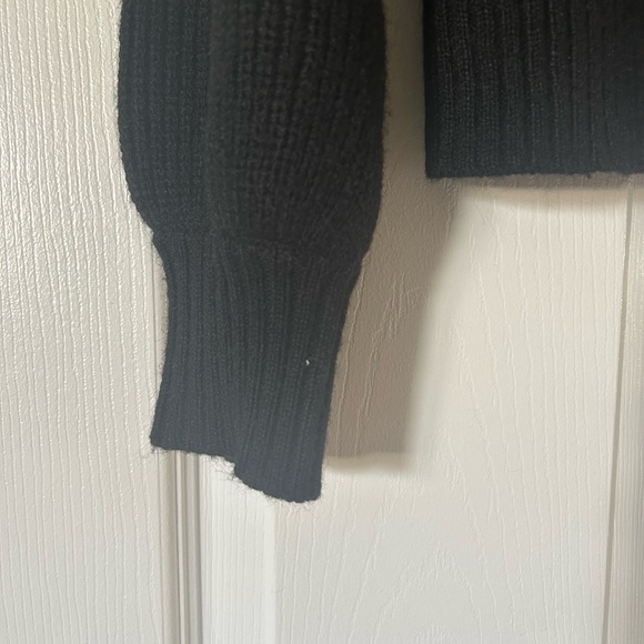 Black open shoulder sweater - Picture 3 of 3